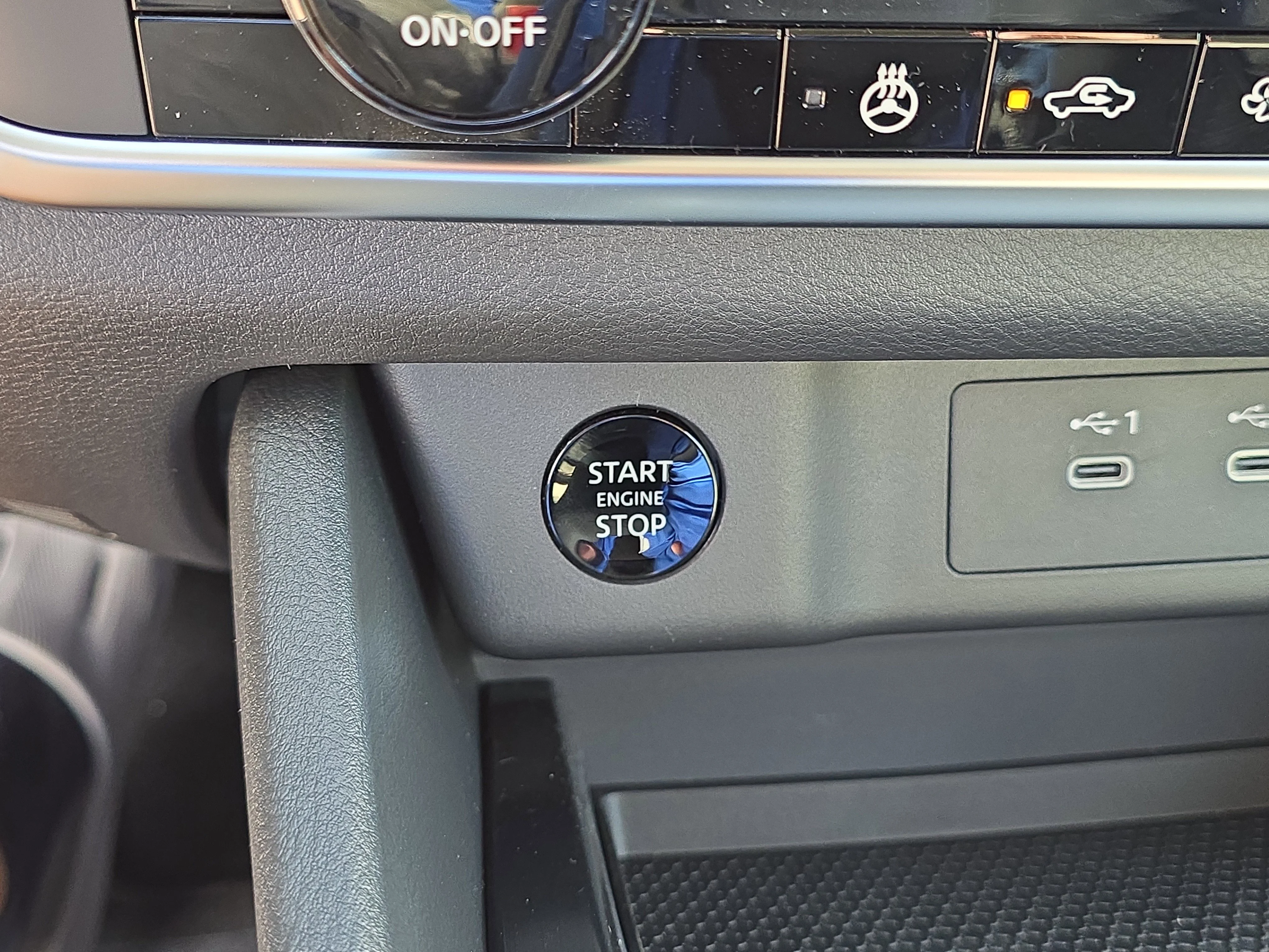 New 2026 Everest White Pearl TriCoat Nissan Dark Armor™ image 28