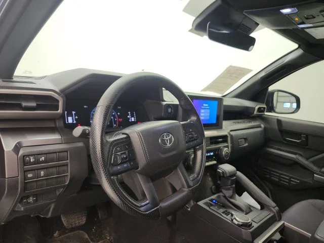 Used 2025  Toyota SR5 image 12