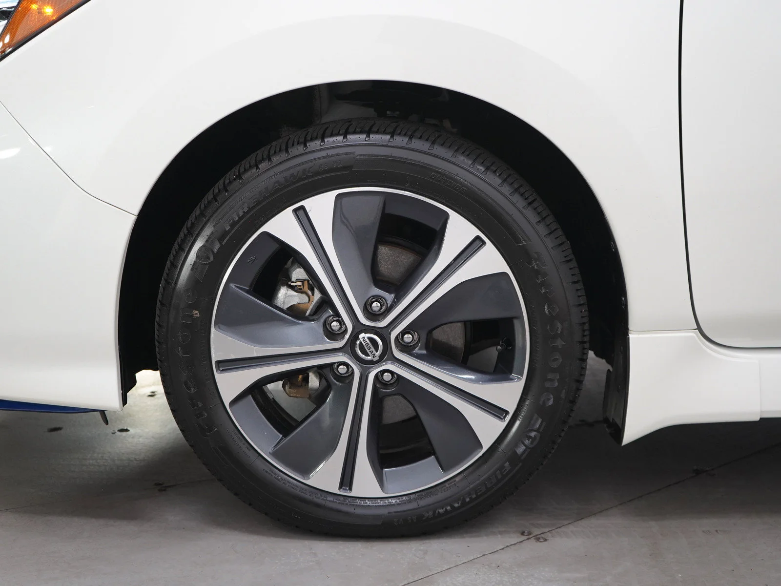Used 2022 Pearl White Nissan SV Plus image 28