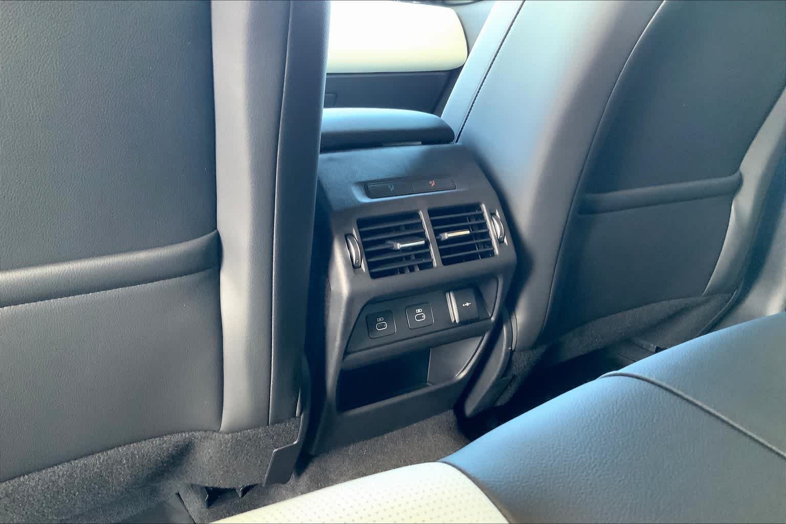 Used 2025 Carpathian Gray Premium Metallic Land Rover Dynamic SE image 18