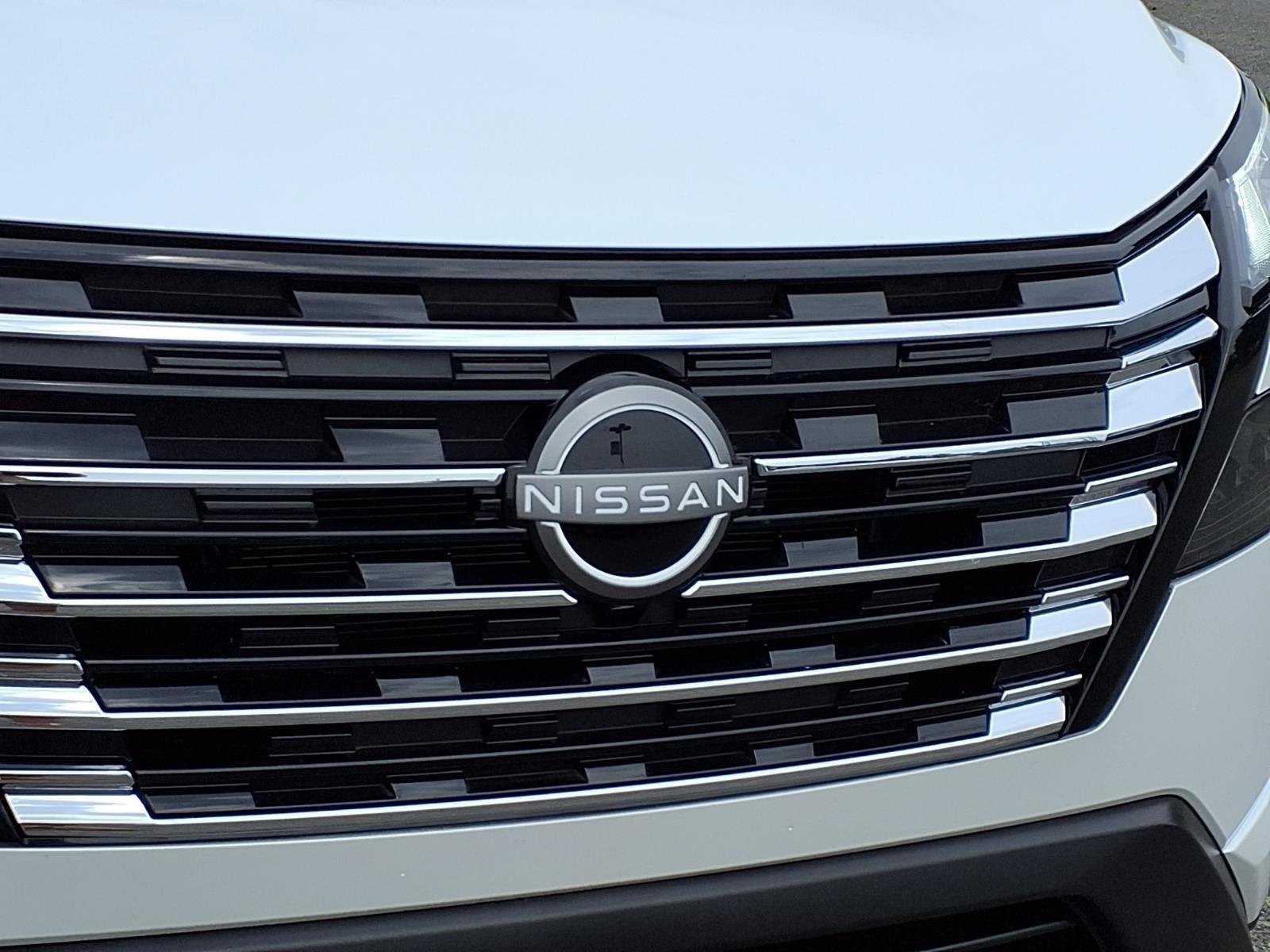 Used 2024 Everest White Pearl Nissan S image 13