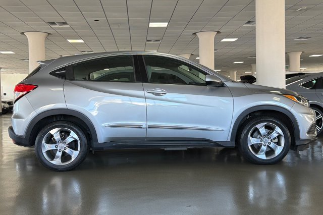 Certified Used 2022 Lunar Silver Metallic Honda LX image 3