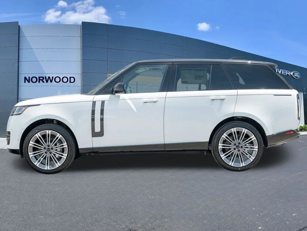 New 2026 Fuji White Land Rover SE image 7