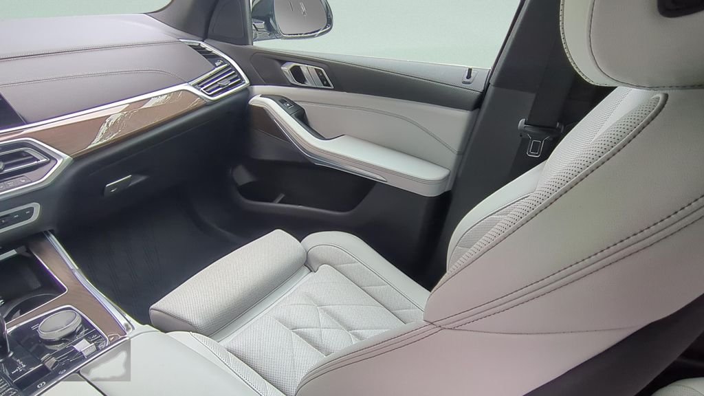 Used 2023 White BMW xDrive45e image 13