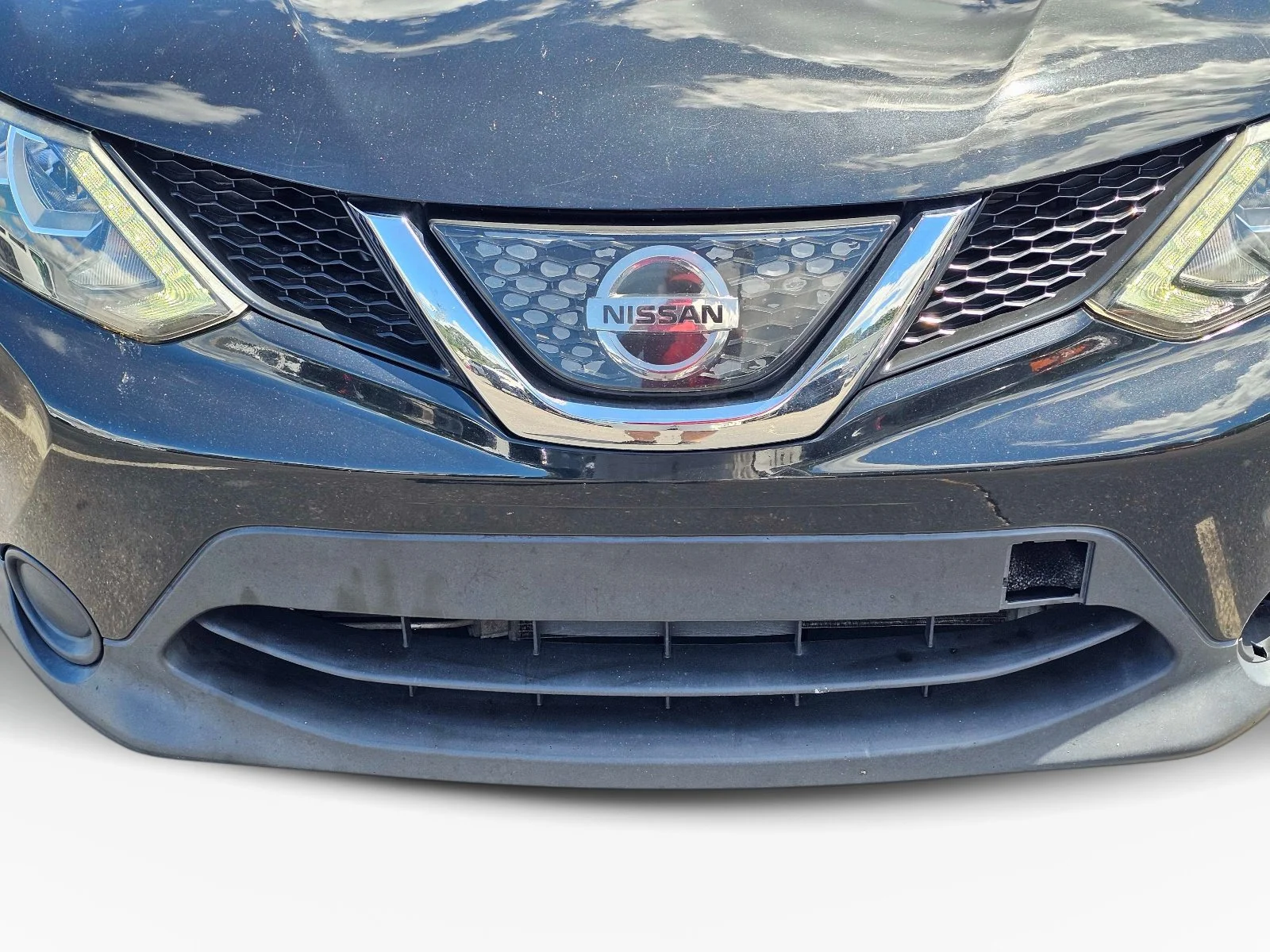 Used 2018 Magnetic Black Nissan S image 3