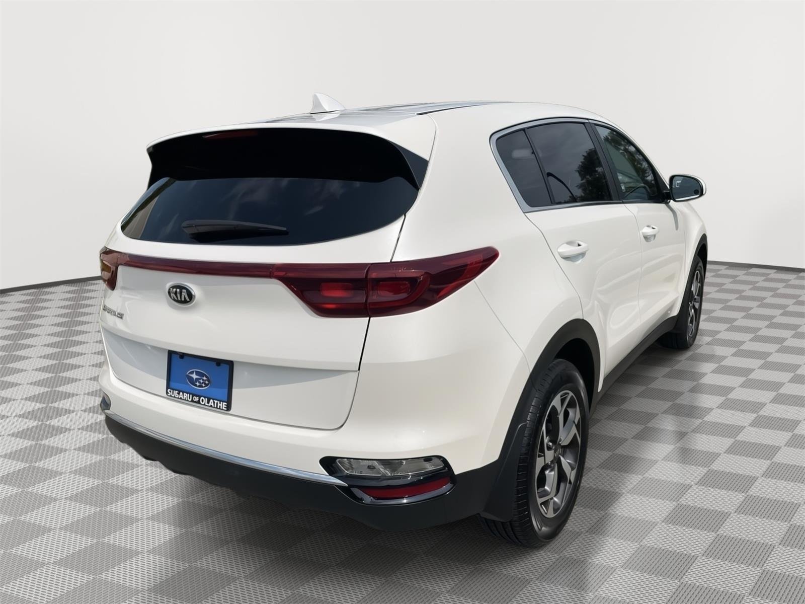 Used 2022 Snow White Pearl Kia LX image 27