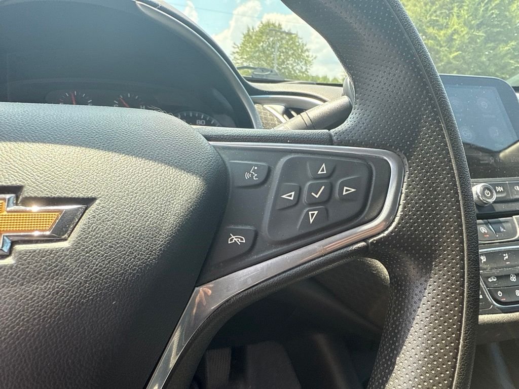 Used 2022 Gray Chevrolet LT image 9