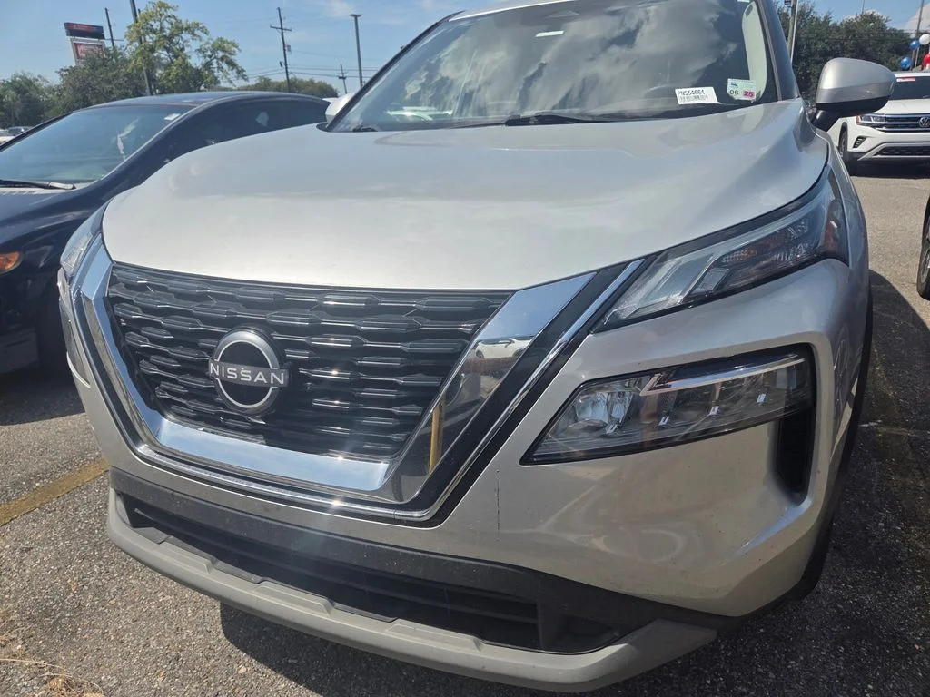 Used 2023 Silver Nissan SV image 2