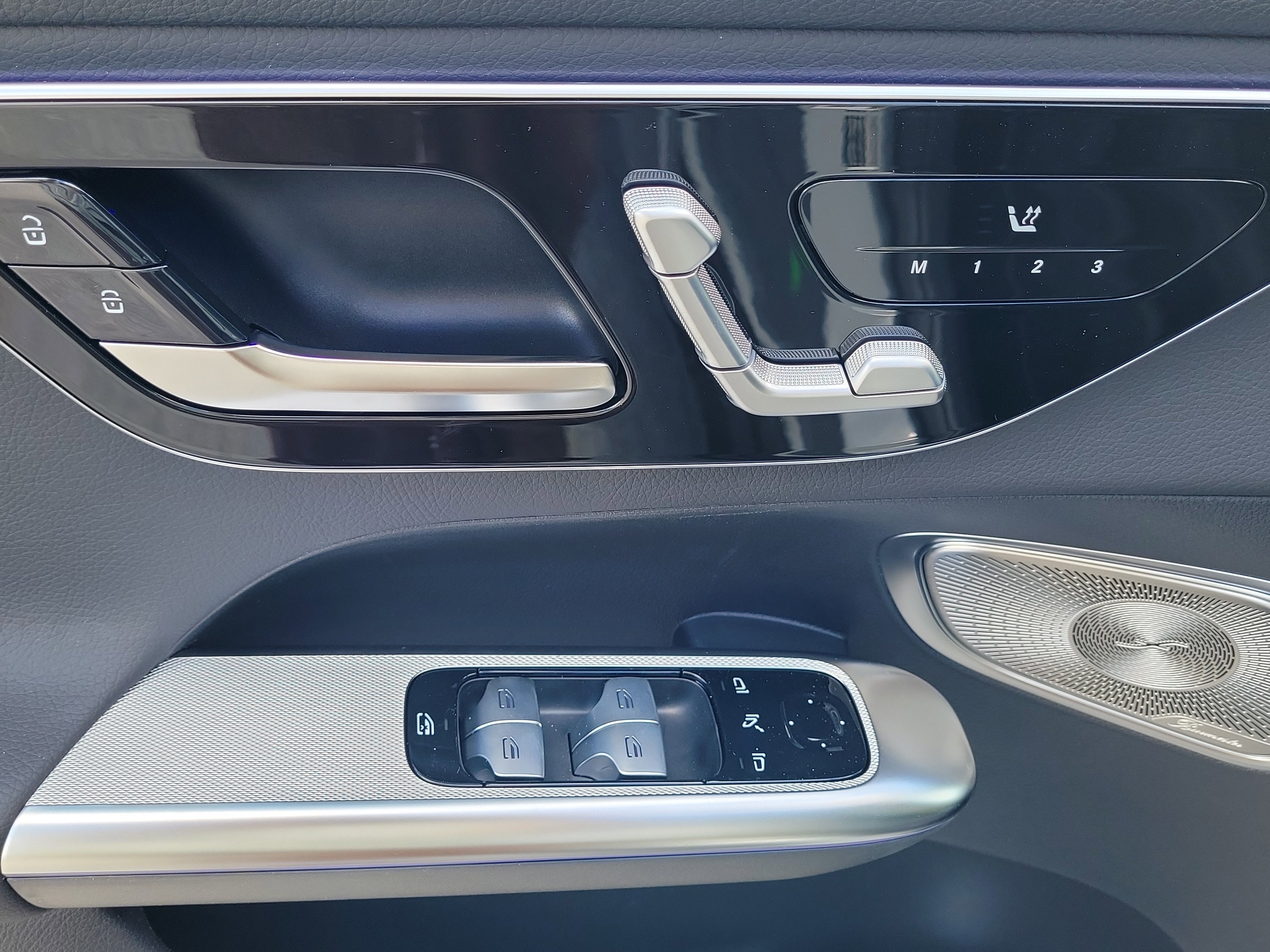 New 2026 MANUFAKTUR Alpine Grey Mercedes-Benz GLC 300 image 17
