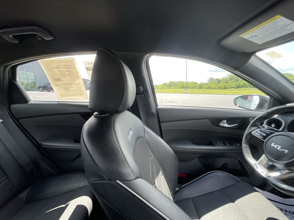 Used 2022 Gray Kia GT-Line image 12
