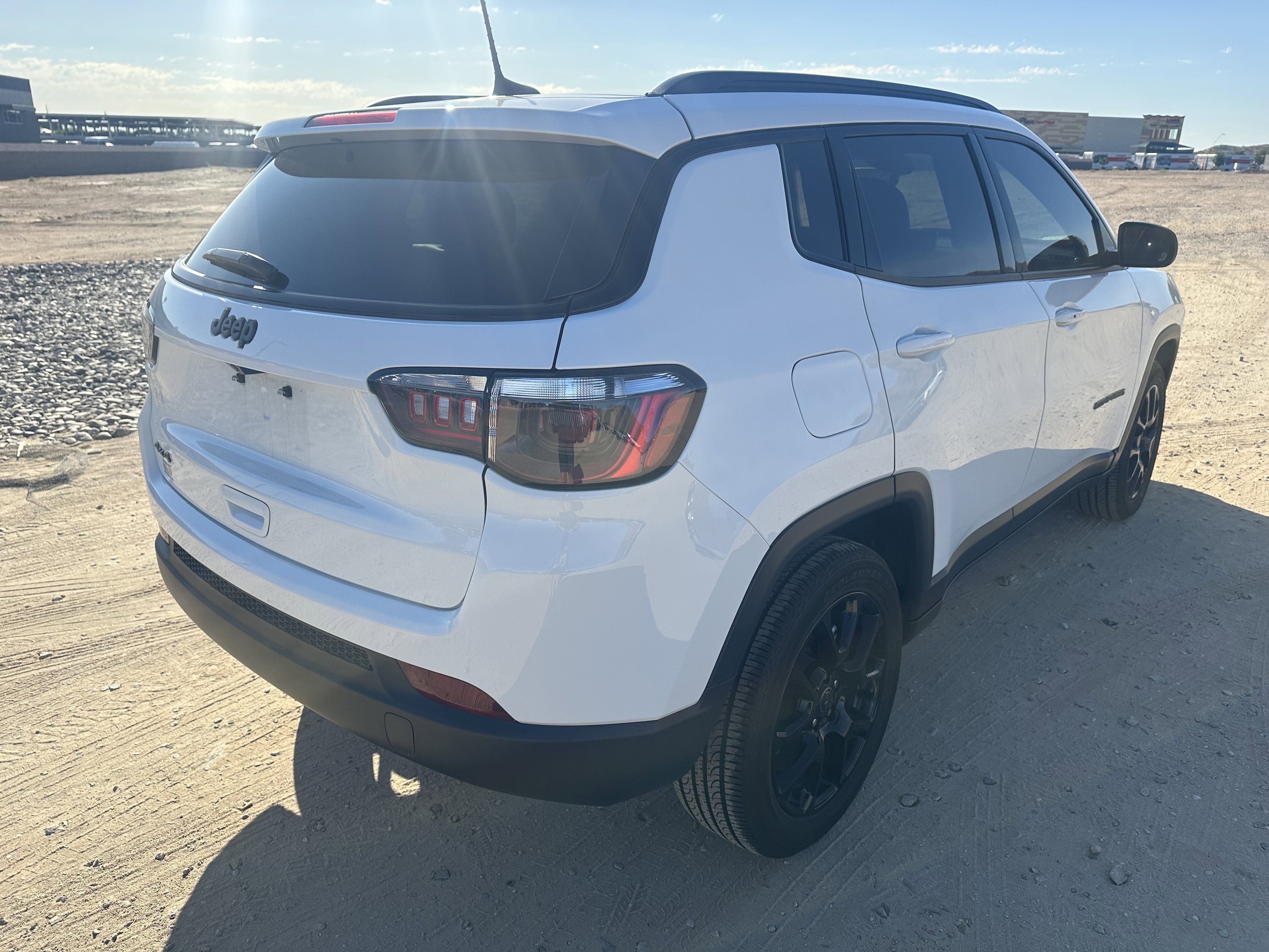 Used 2025 Bright White Clearcoat Jeep Latitude image 5