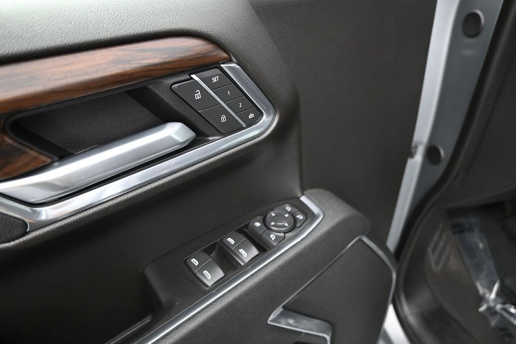 Used 2025 Silver GMC SLT image 6