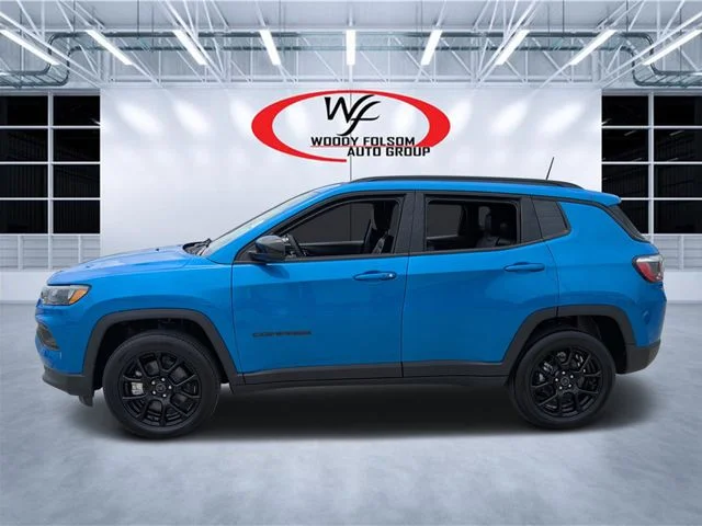 New 2026 Hydro Blue Pearl-Coat Exterior Paint Jeep Latitude image 6