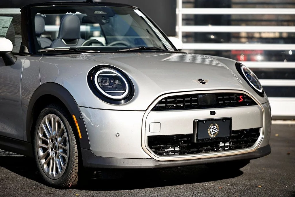 New 2026 Silver MINI Iconic image 2