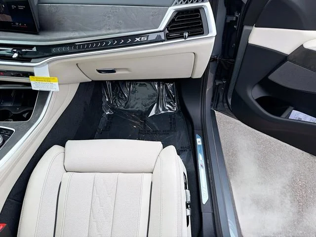 New 2026 Skyscraper Grey Metallic BMW xDrive50e image 18