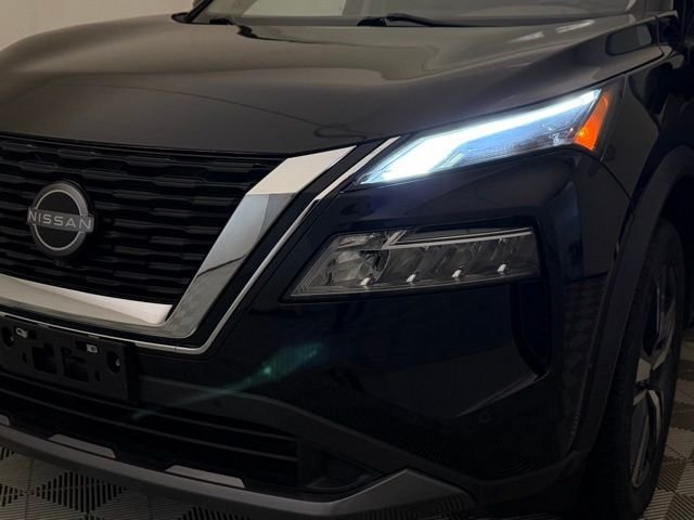 Used 2023 Super Black Nissan SL image 9