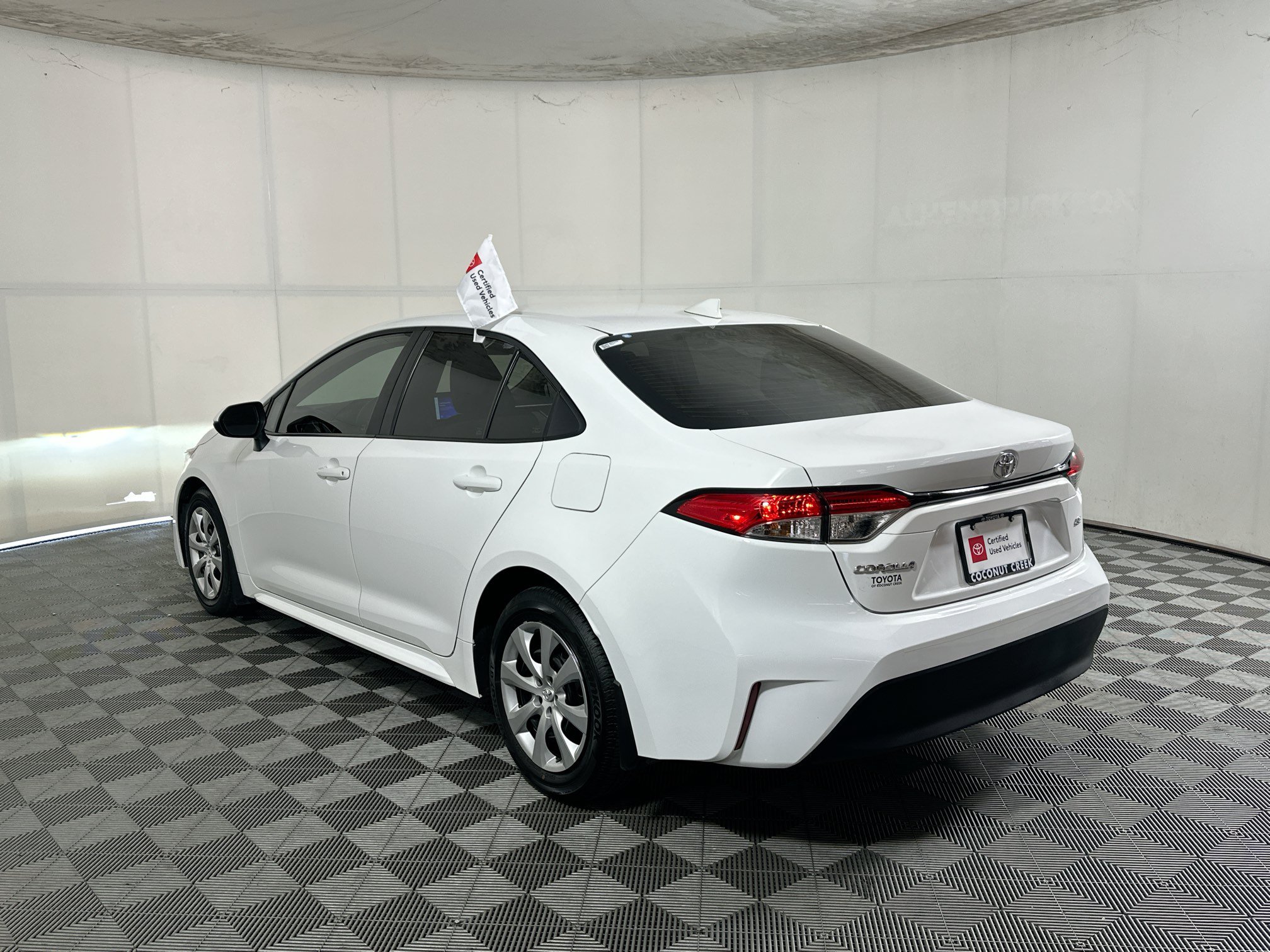 Certified Used 2025 Ice Toyota LE image 5
