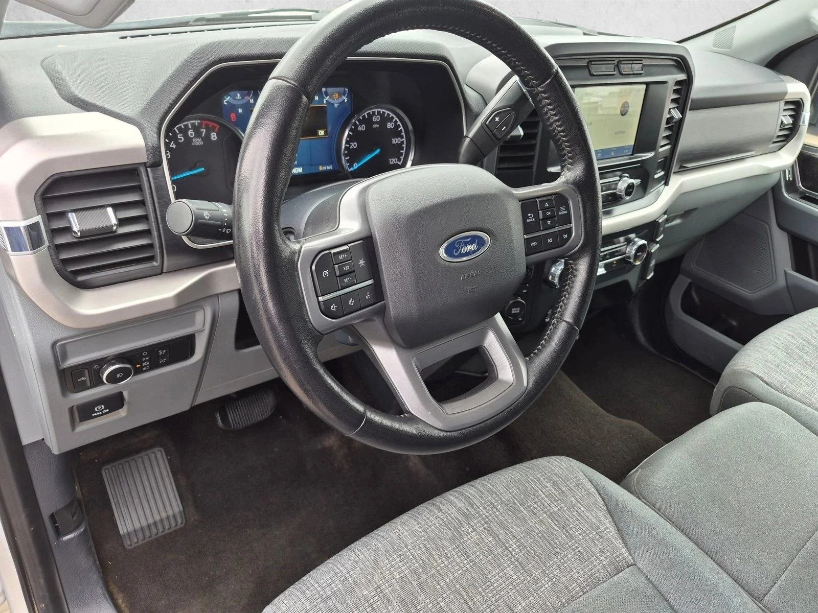 Certified Used 2022 Oxford White Clearcoat Ford XLT image 9