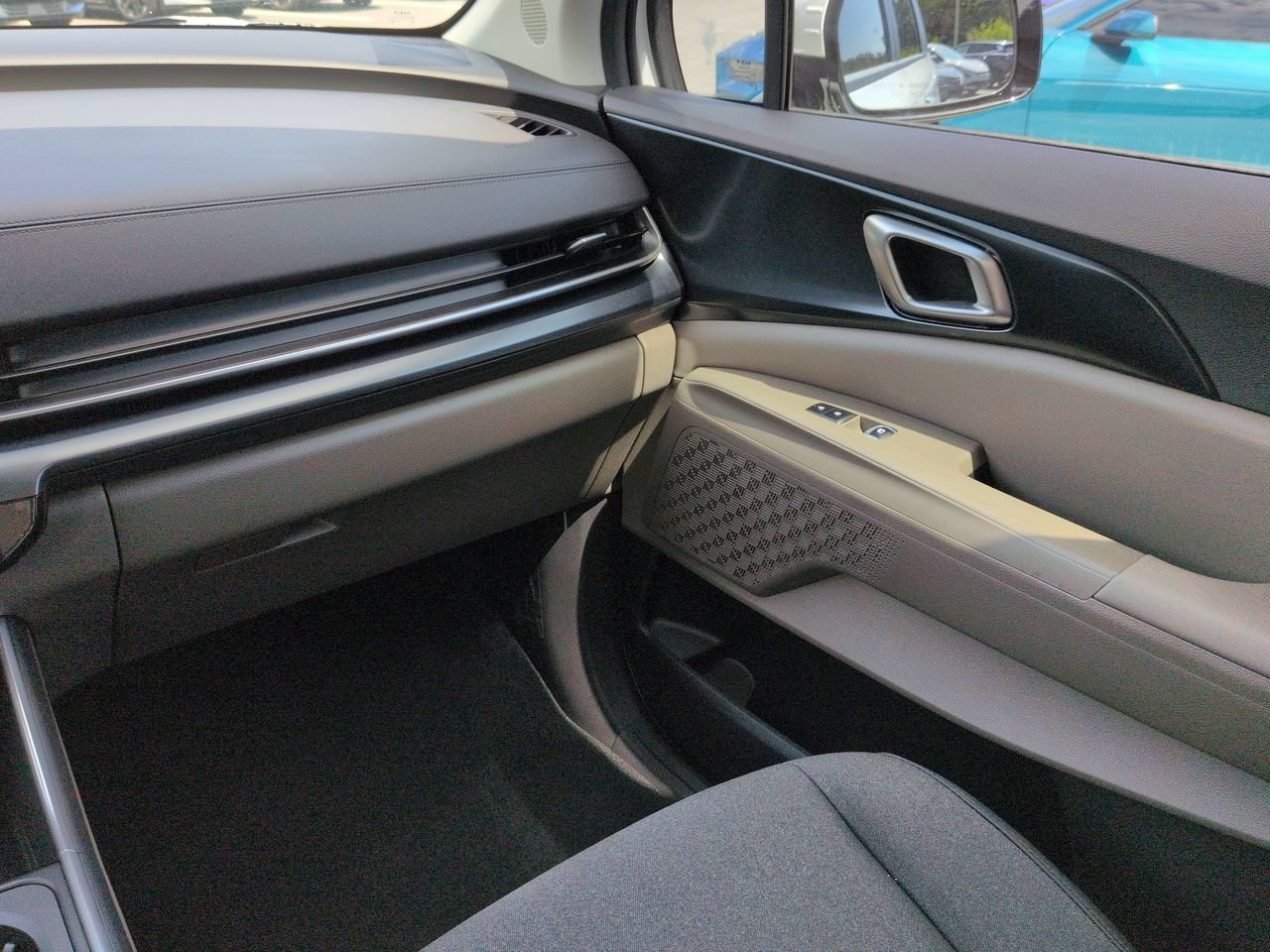 New 2027 Snow White Pearl Kia LX image 19