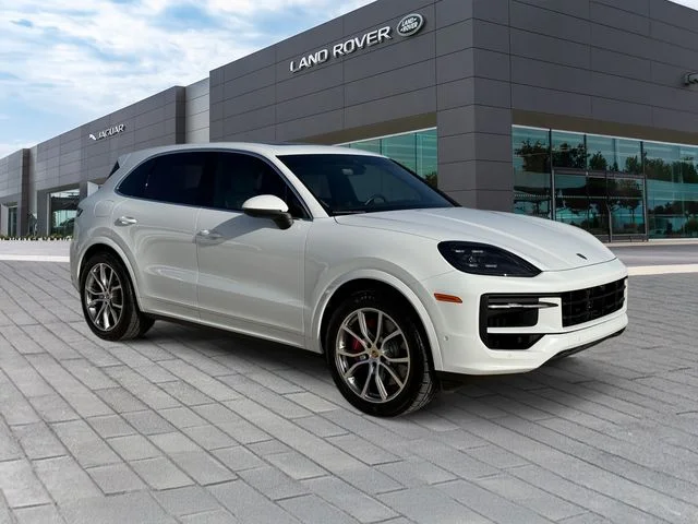 Used 2024  Porsche S image 7