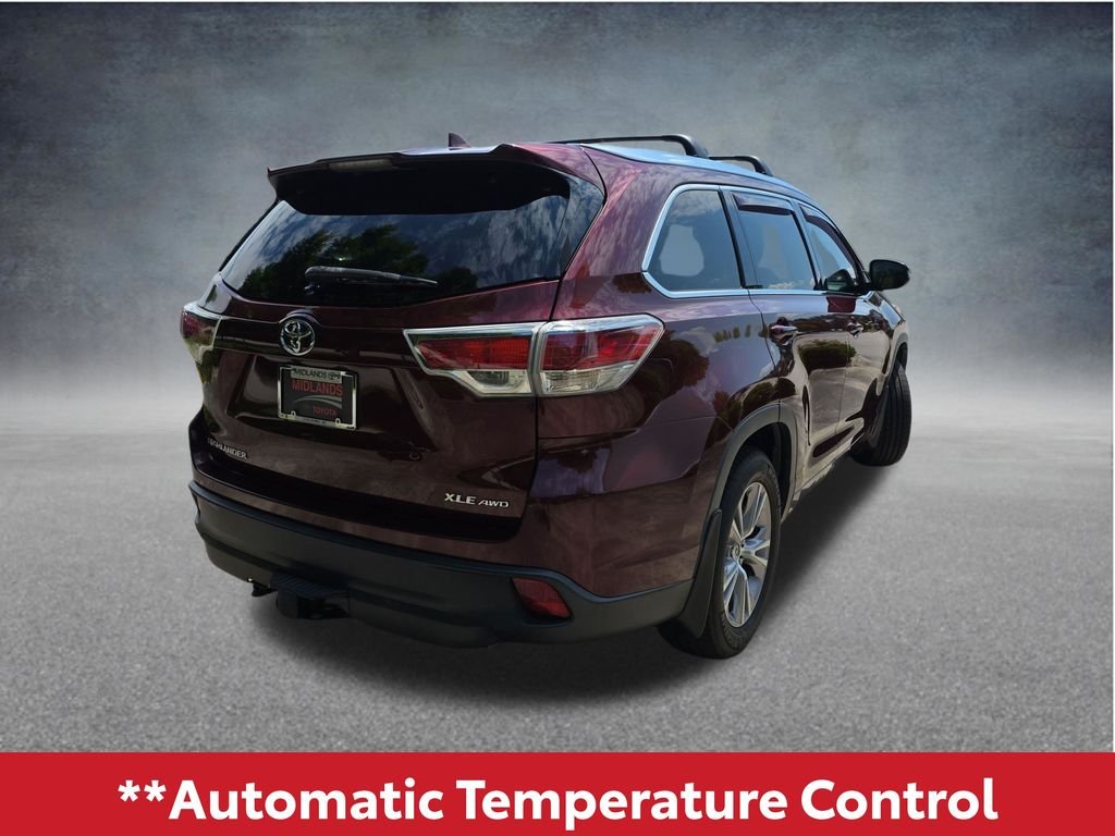 Used 2015 Red Toyota XLE V6 image 4