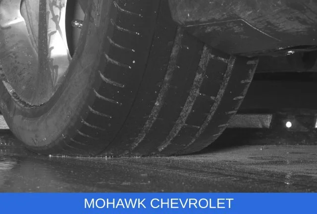 Used 2015 CRYSTAL RED TINTCOAT Chevrolet LT image 26