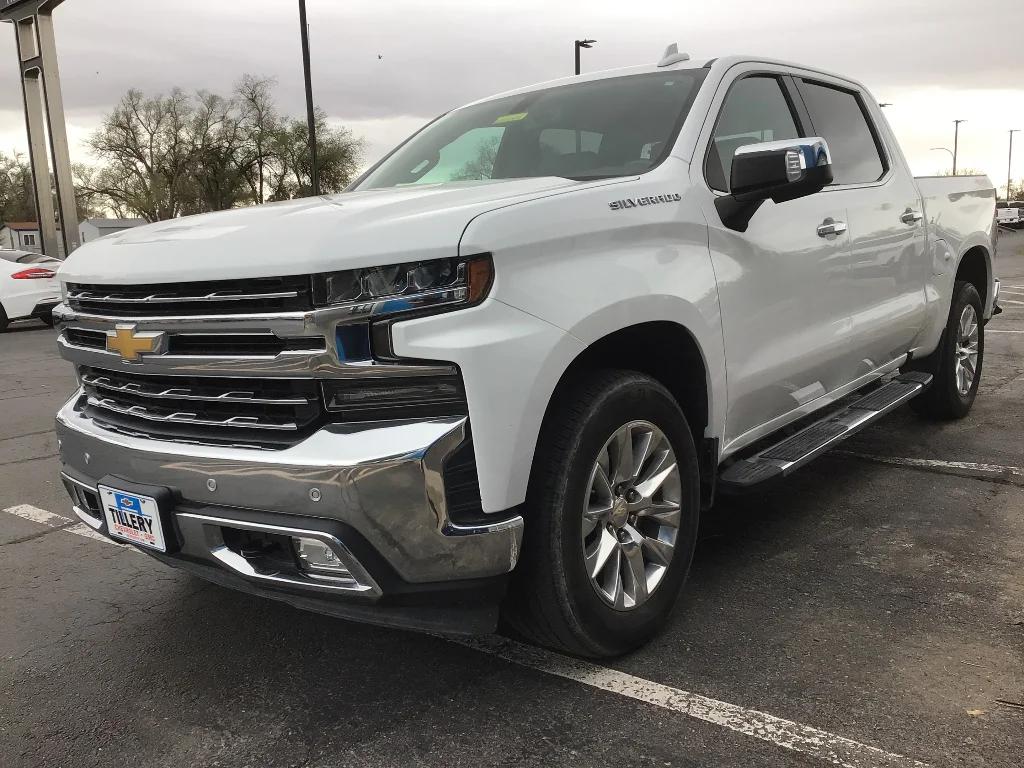 Used 2021 SUMMIT WHITE Chevrolet LTZ image 3