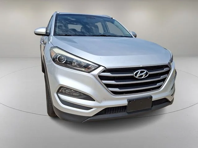Used 2018 Silver Hyundai SEL image 2