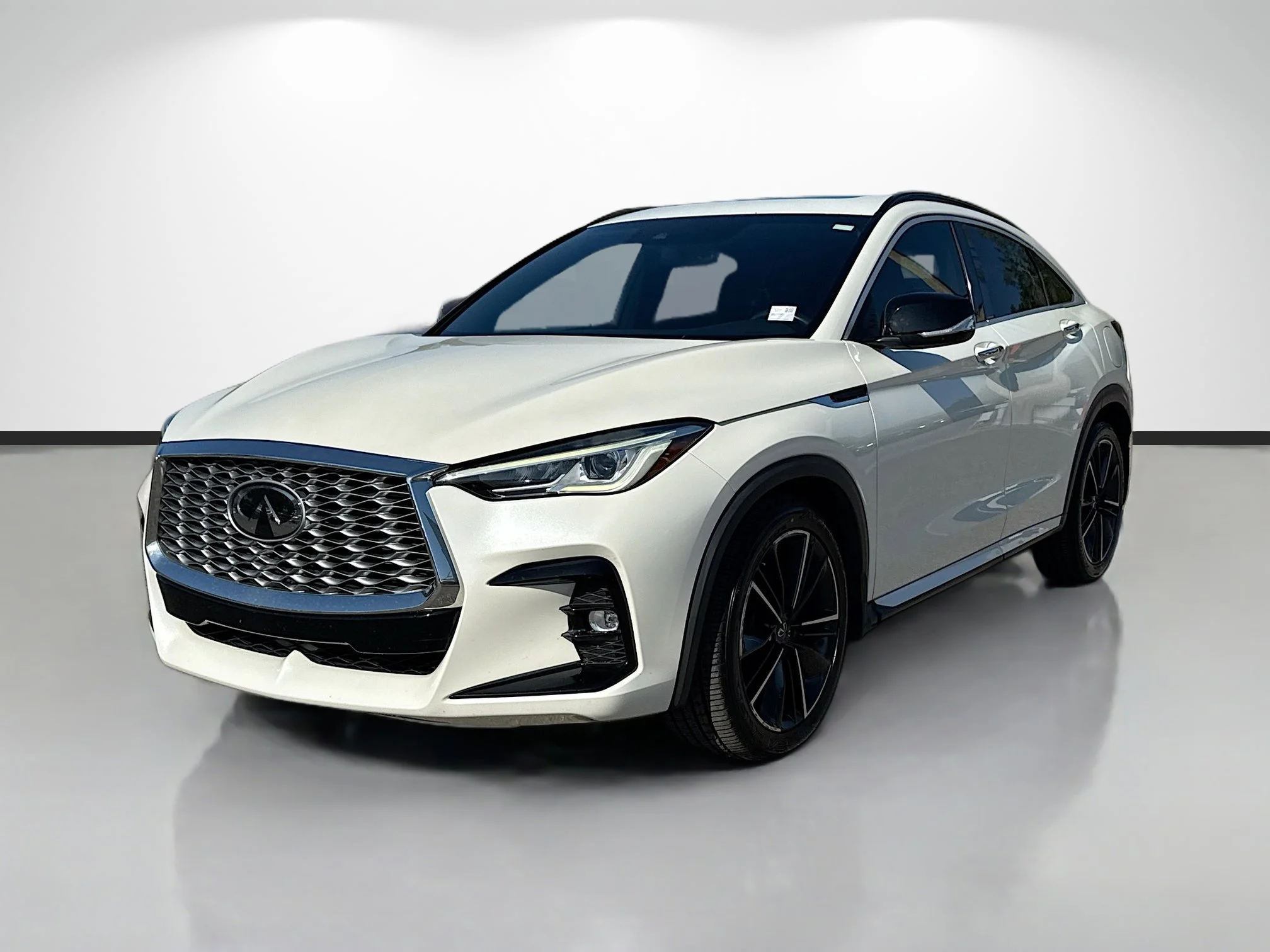 Used 2022 Majestic White INFINITI LUXE image 7