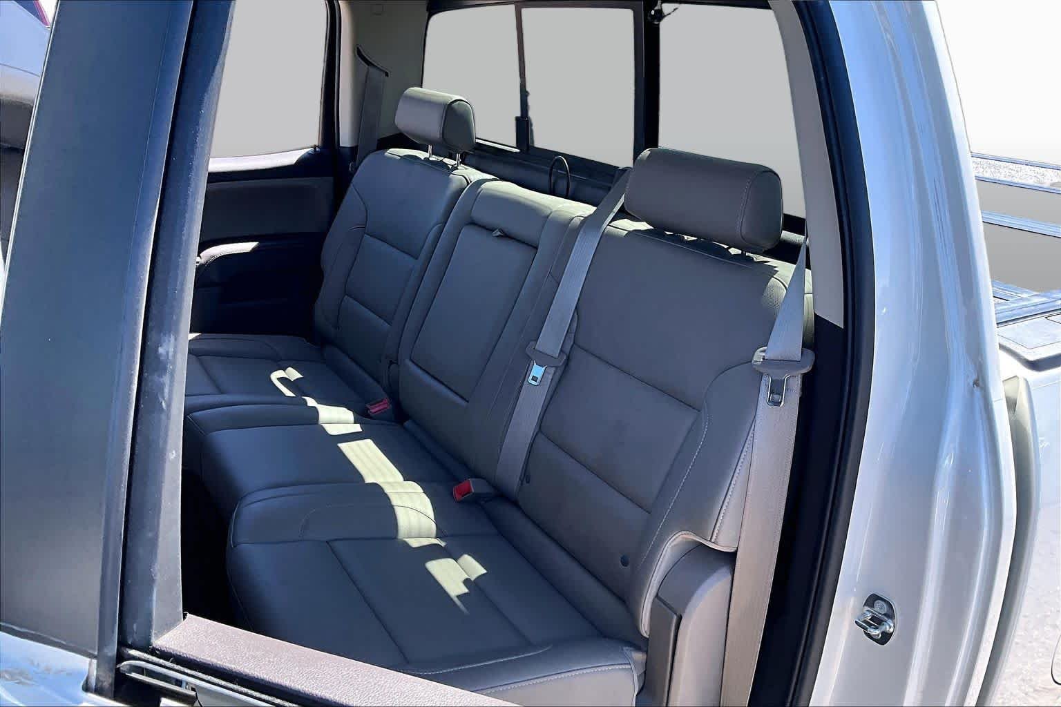 Used 2015 White Diamond Tricoat GMC SLT image 18