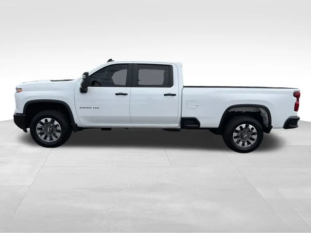 Used 2025 White Chevrolet Custom image 4