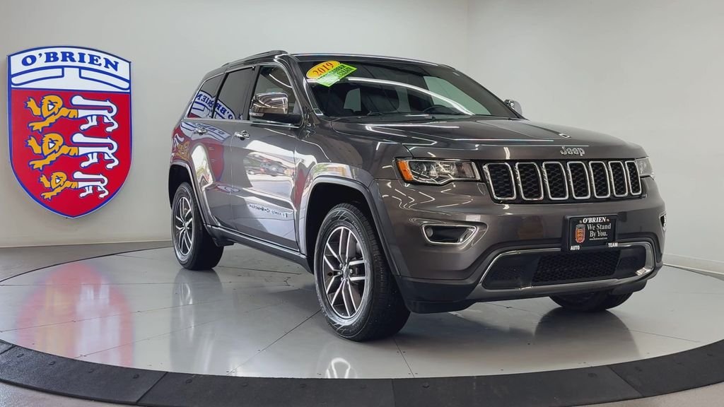 Used 2019 Crystal Metallic Jeep Limited image 2