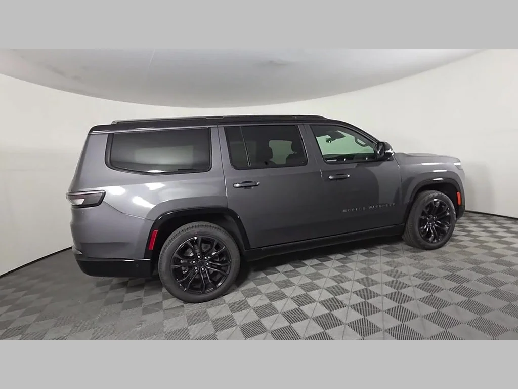 New 2026 Baltic-Gray Metallic Clear-Coat Exterior Paint Jeep Summit Obsidian image 32