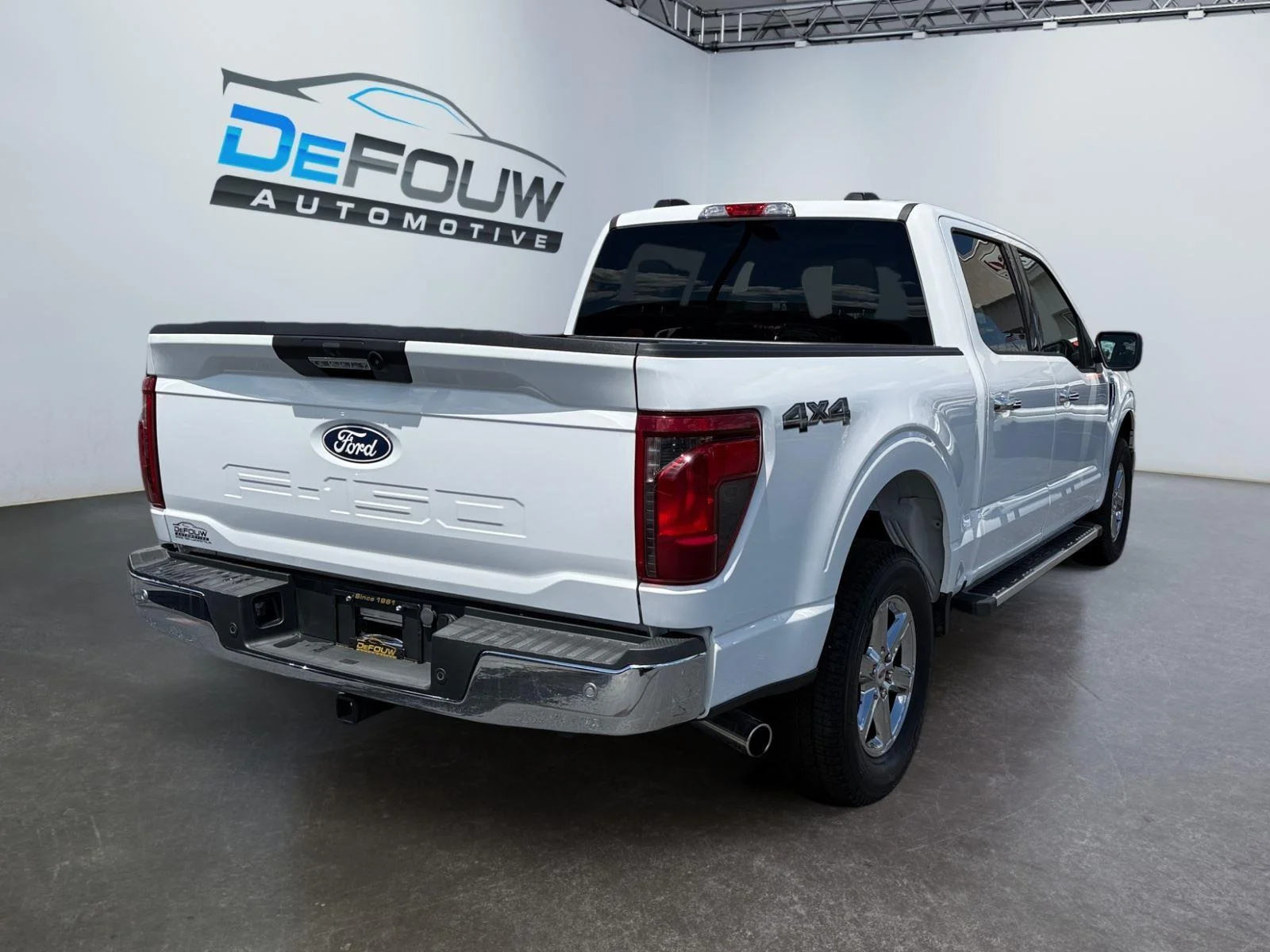 Used 2024 Oxford White Ford XLT image 3