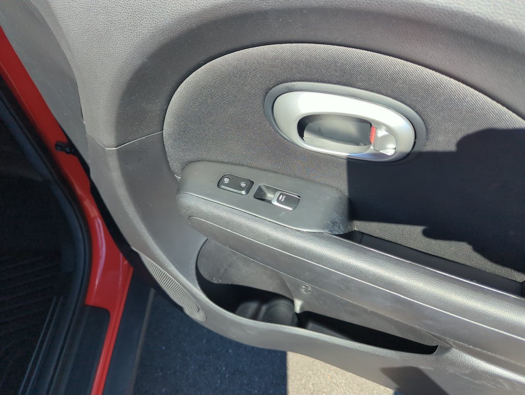Used 2017 Red Kia Plus image 32