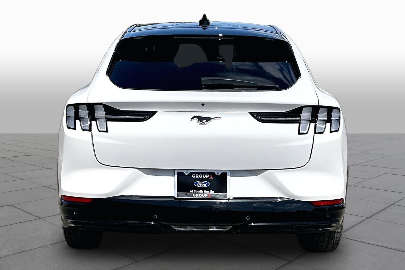 Used 2023 Star White Metallic Tri-Coat Ford Premium image 4