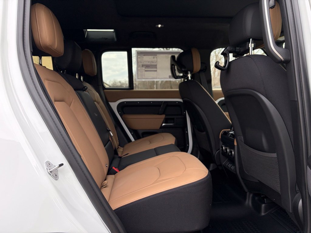 New 2026 White Land Rover V8 image 17