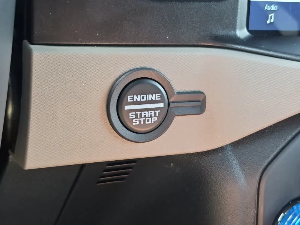 Used 2023 Azure Gray Metallic Tri-Coat Ford Wildtrak image 17