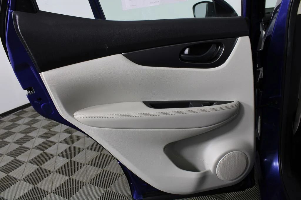 Used 2017 Blue Nissan S image 12