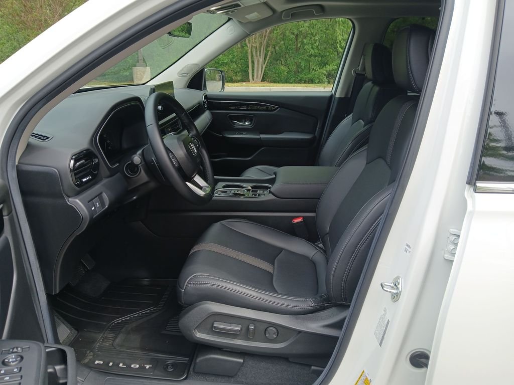 Used 2025 White Honda Touring image 19