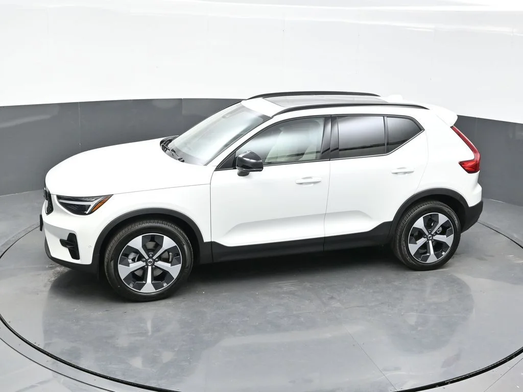 2026 Volvo XC40 Plus - Photo 19