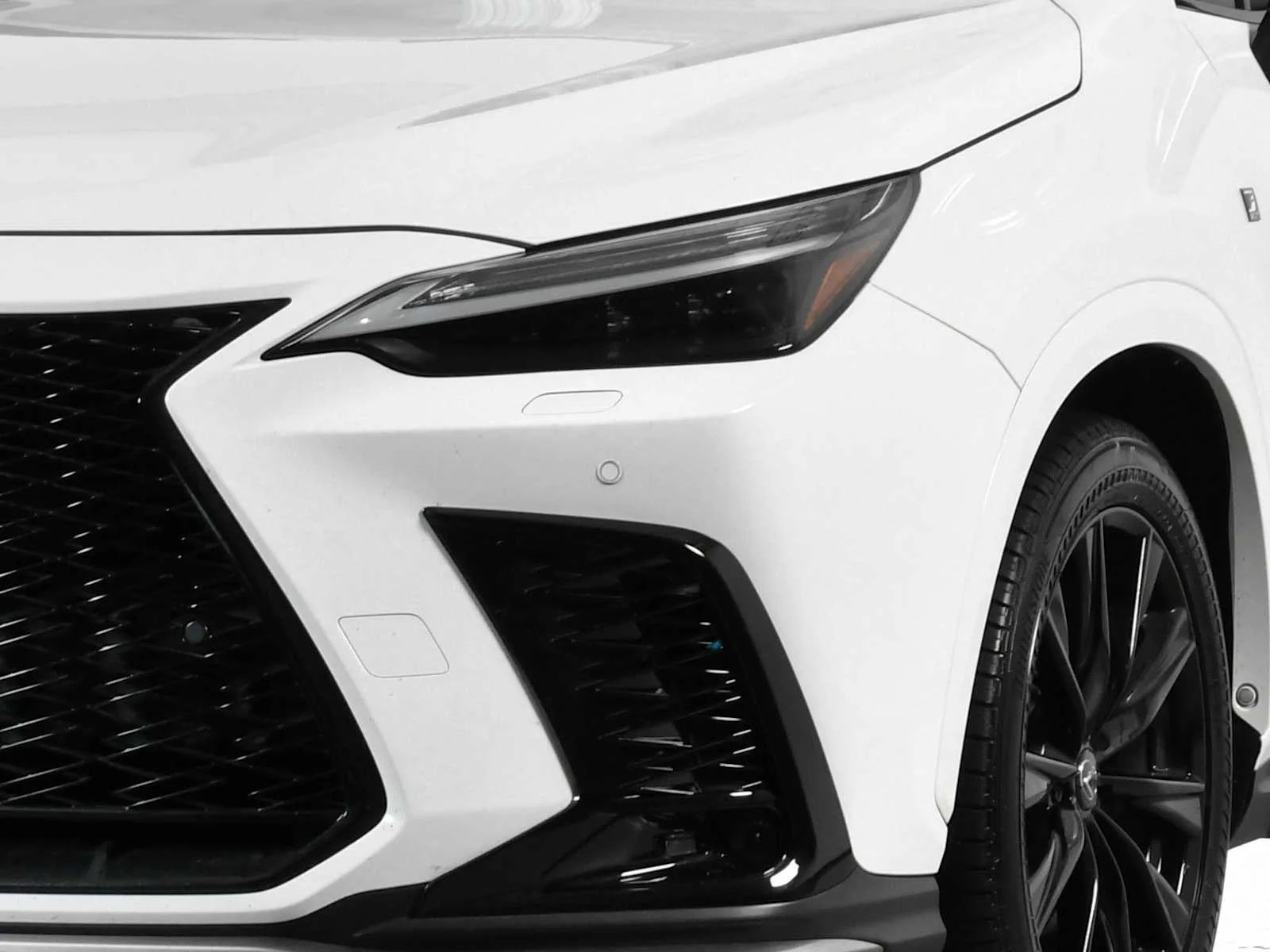 Certified Used 2024 ULTRA WHITE Lexus F SPORT Handling image 11