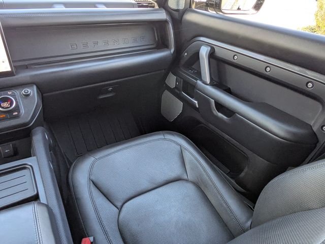 Used 2024  Land Rover V8 image 17