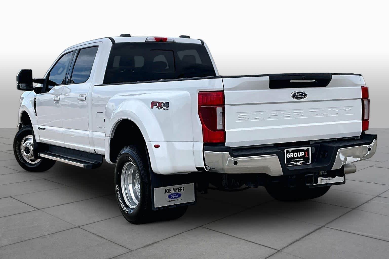 Used 2022 Star White Metallic Tri-Coat Ford LARIAT image 12