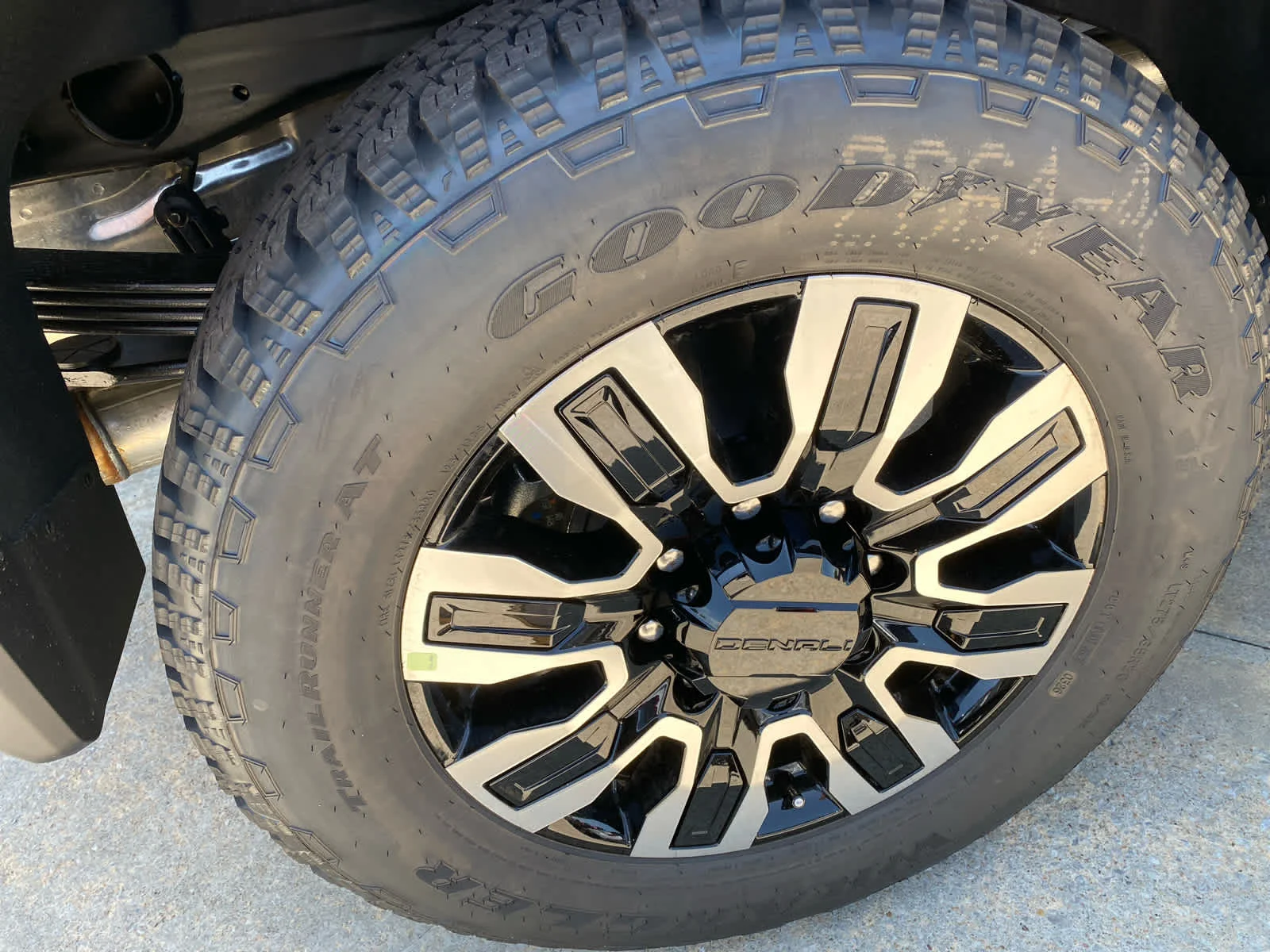 New 2026 Glacier White Tricoat GMC Denali Ultimate image 30