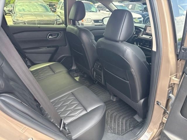Used 2024 Black Nissan Platinum image 19