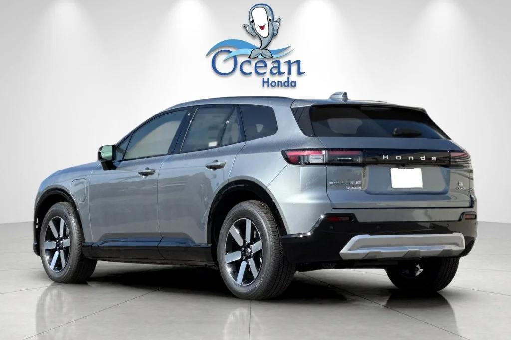 New 2026 Mercury Silver Metallic Honda Touring image 5
