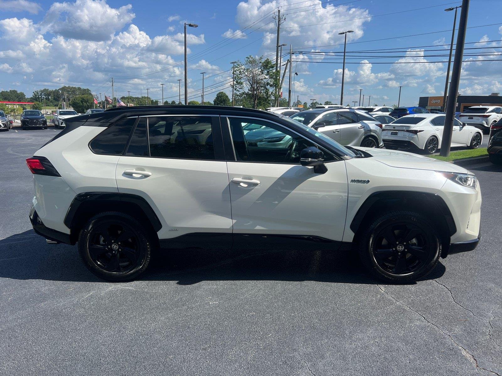 Used 2021 Blizzard Pearl w/Midnight Black Metallic Roof Toyota XSE image 4