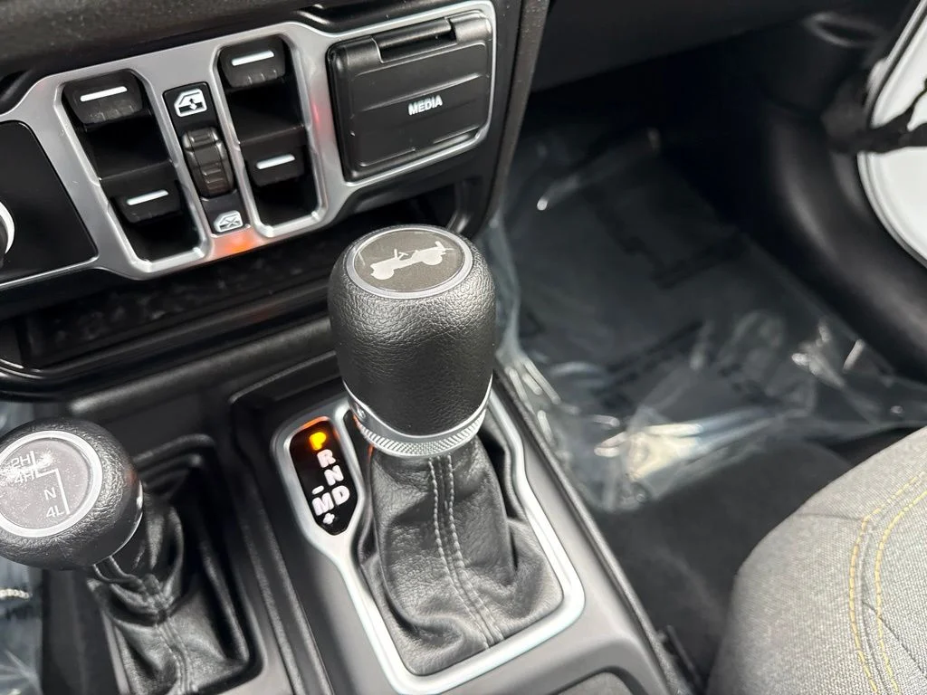 Used 2025 White Jeep Sport S image 15
