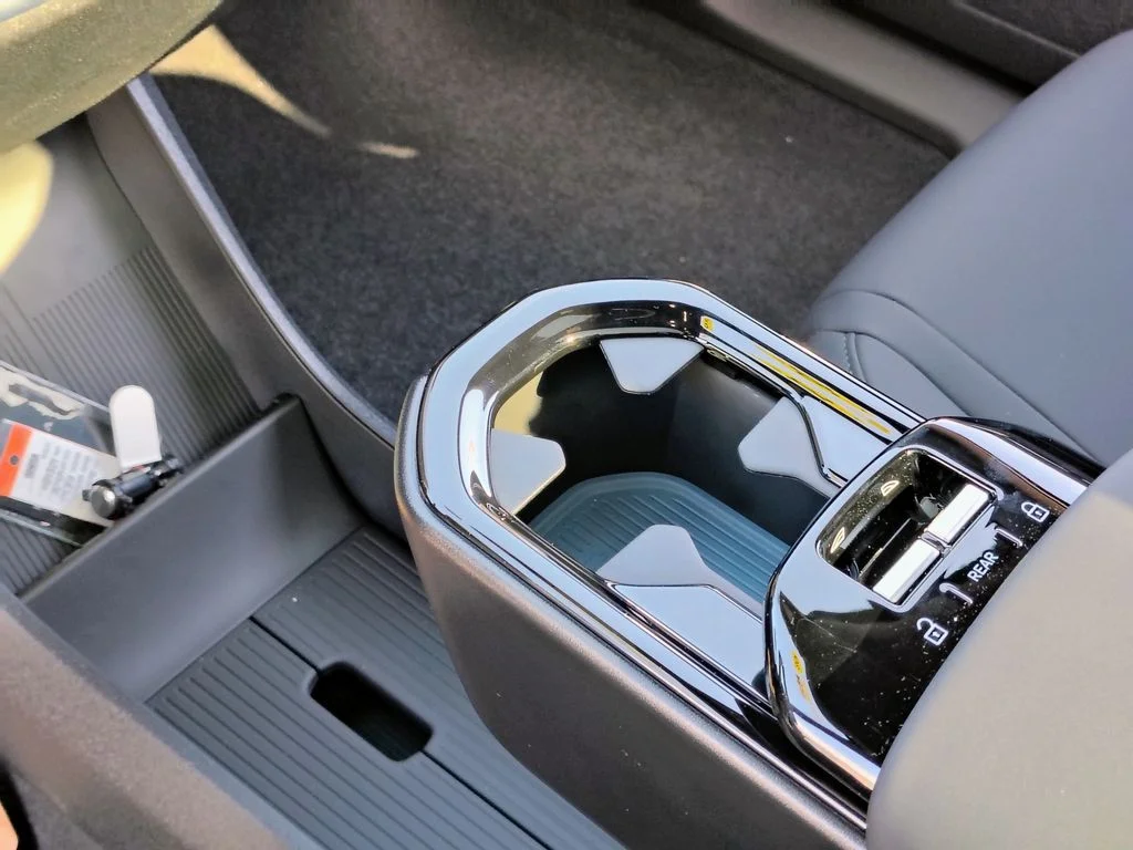 New 2026 Crystal White Volvo Plus image 15